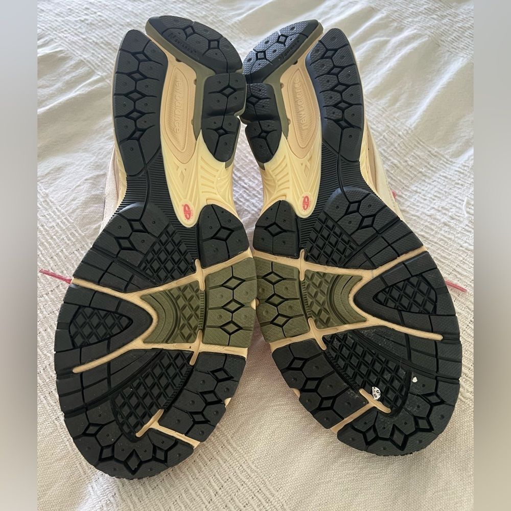 New Balance Beige and Pink Sneakers - Picture 7 of 9